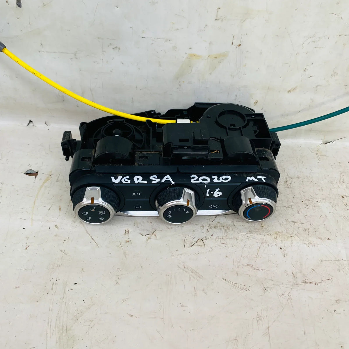 PANEL CALEFACCION Nissan versa 2020 - 1.6 4x2 Bencina Mecánico