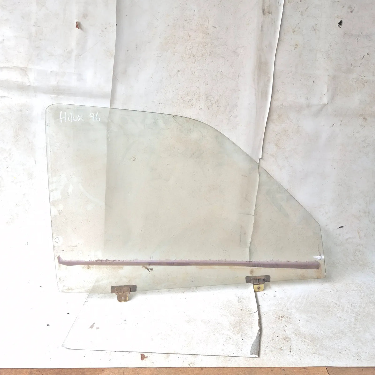 Vidrio puerta DEL-DER Toyota Hilux 1996 - 4x2 Bencina Mecánico