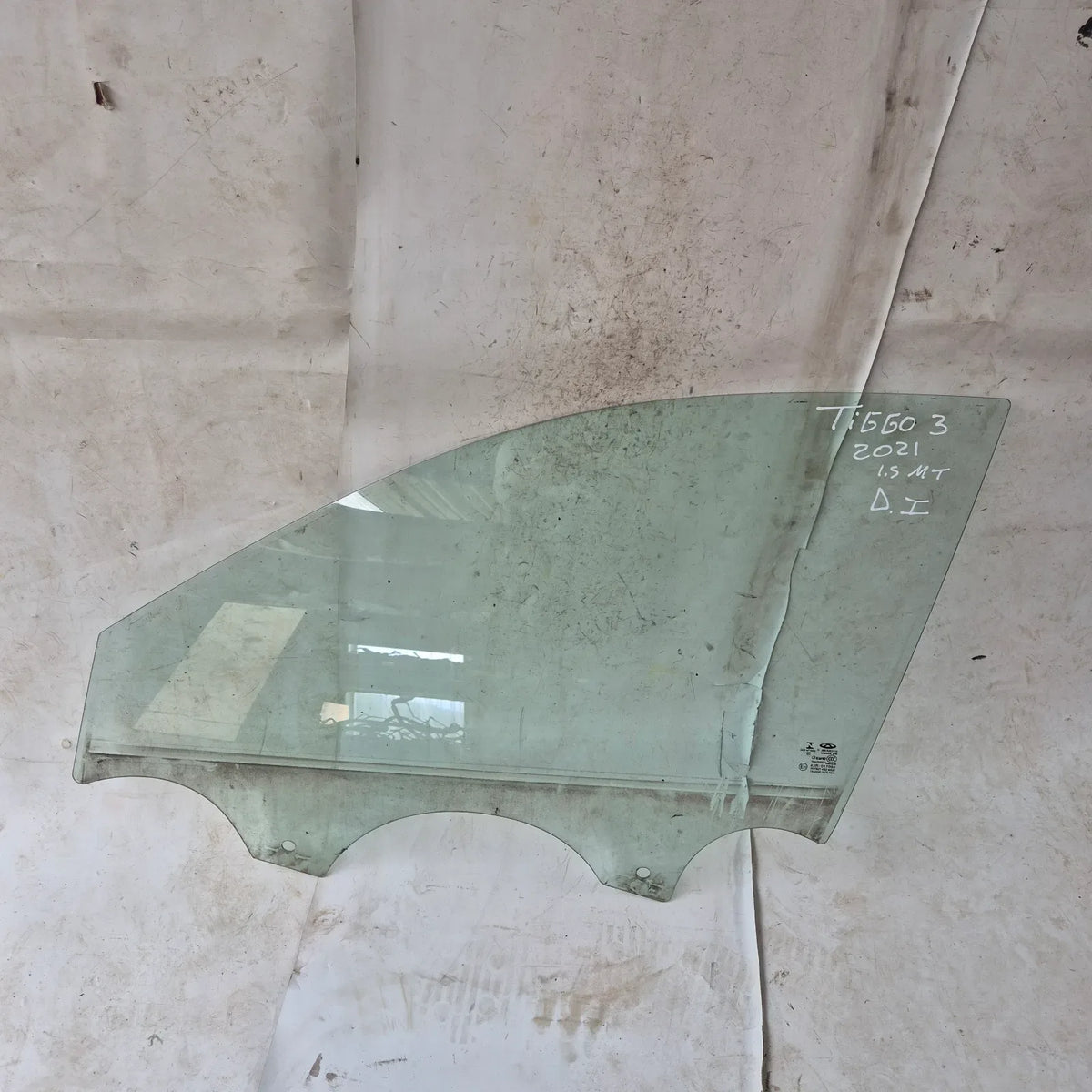 Vidrio puerta DEL-IZQ Chery TIGGO 3 2021 - 1.5 4x2 Bencina Mecánico