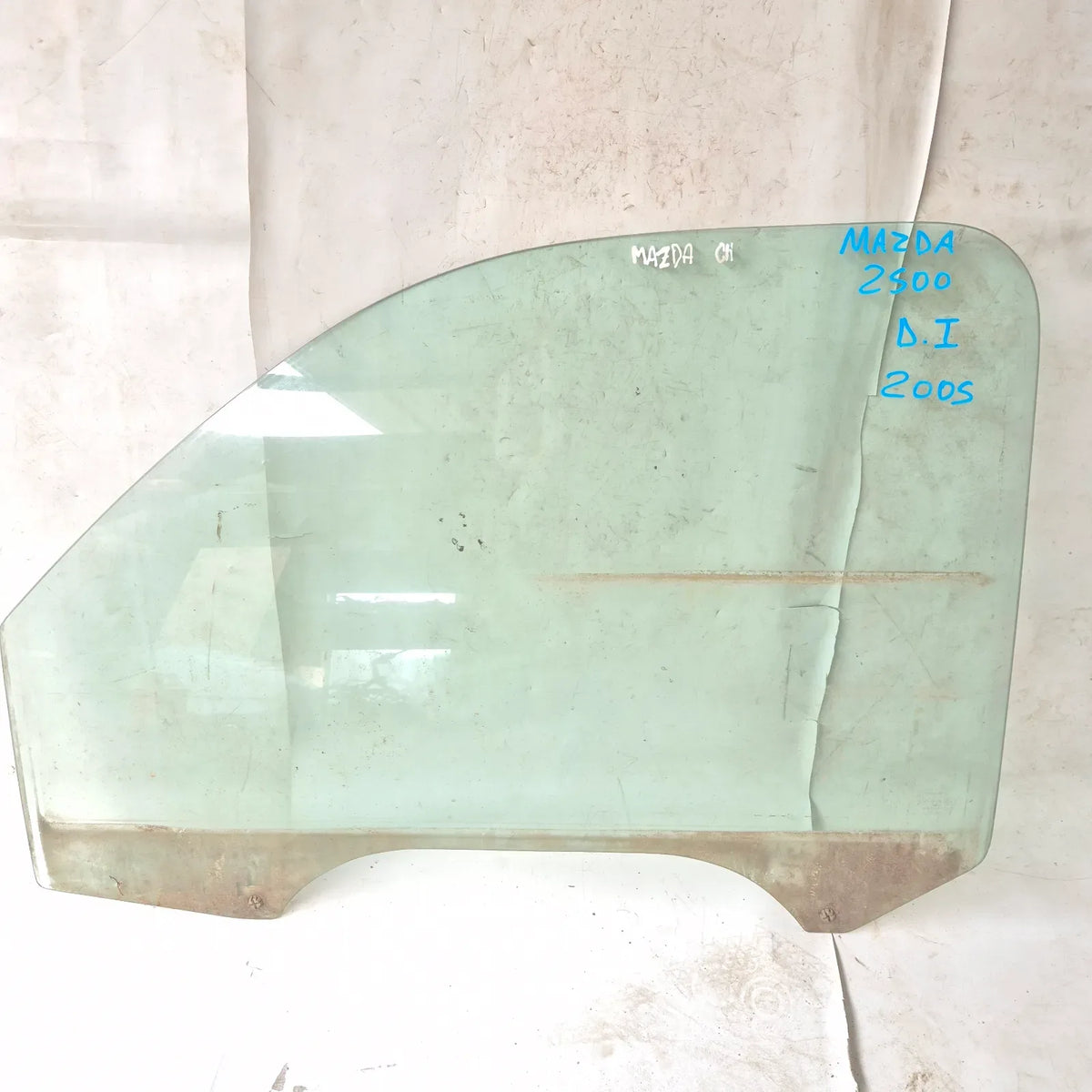 Vidrio puerta DEL-IZQ Mazda B2500 2005 - 4x2 Bencina Mecánico