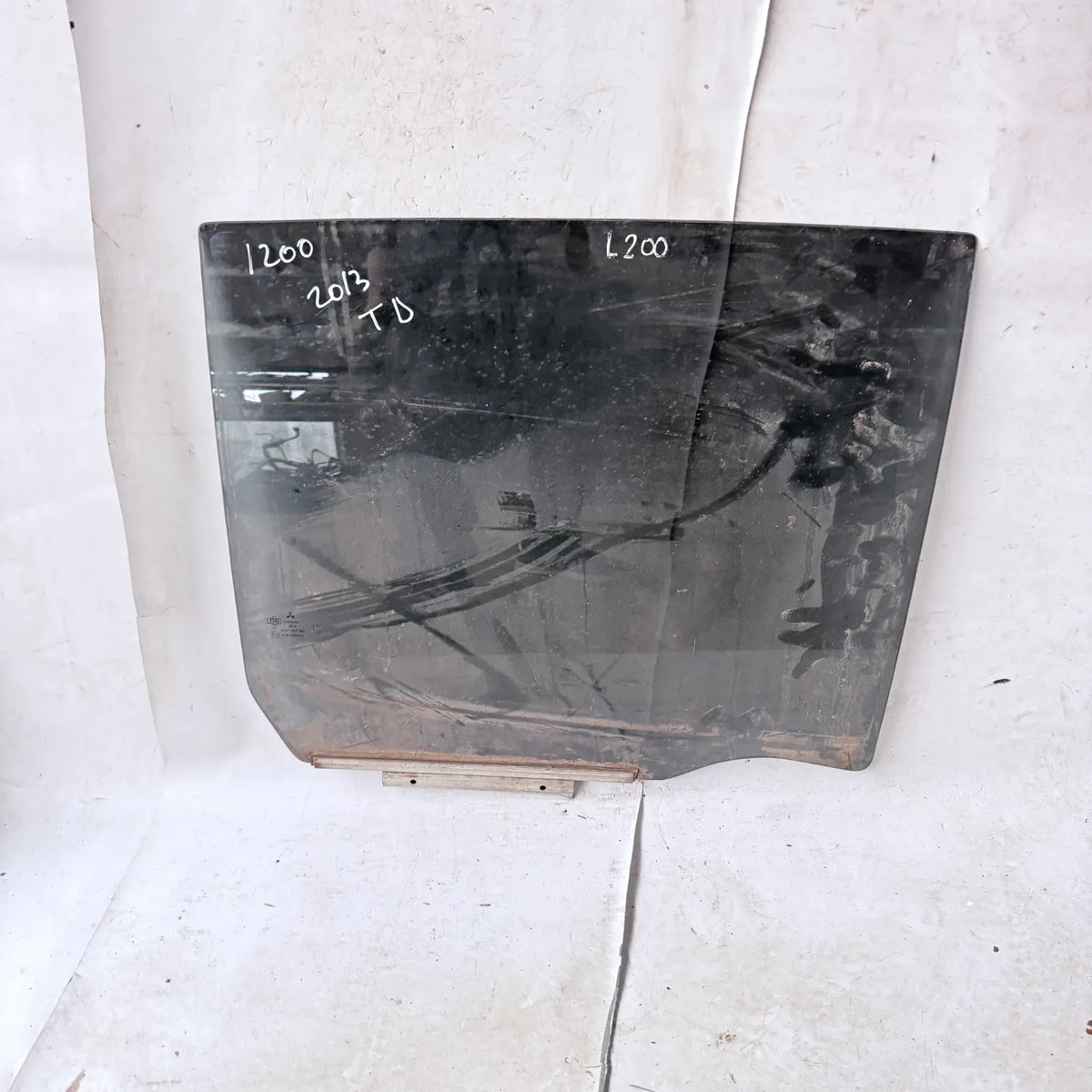 Vidrio puerta TRA-DER Mitsubishi L200 2013 - 4x2 Bencina Mecánico