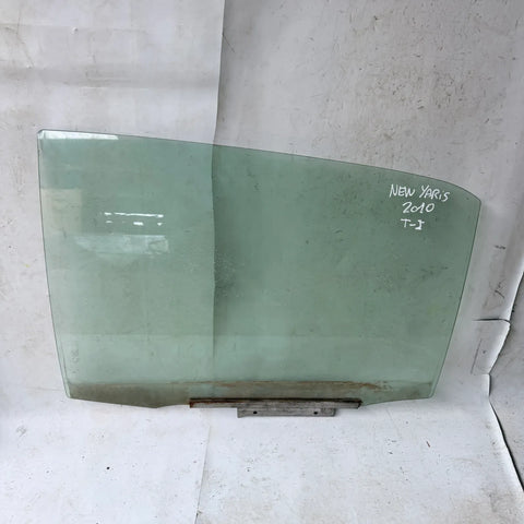 Vidrio puerta TRA-IZQ Toyota New Yaris 2010 - 4x2 Bencina Mecánico