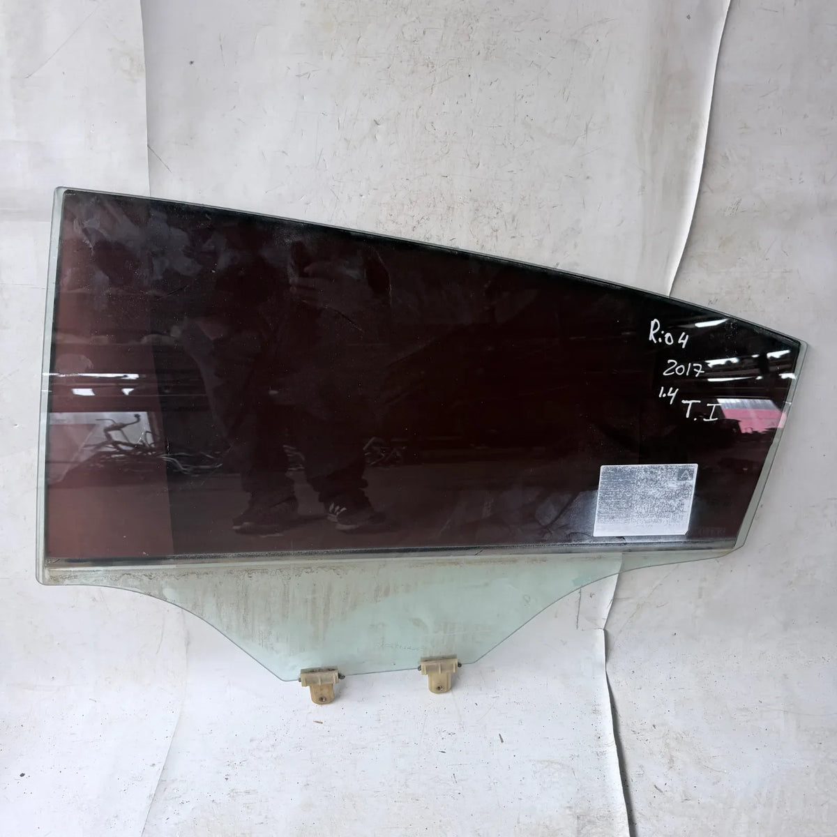 Vidrio puerta TRA-IZQ Kia Rio 4 2017 - 1.4 4x2 Bencina Mecánico