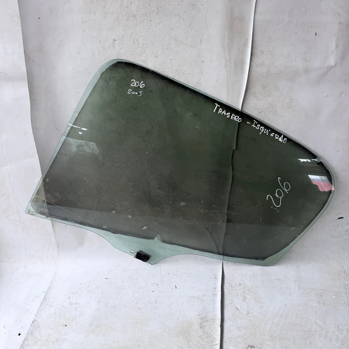 Vidrio puerta TRA-IZQ Peugeot 206 2005 - 4x2 Bencina Mecánico