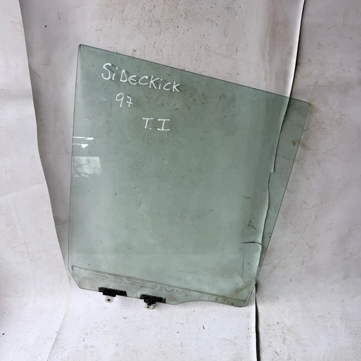 Vidrio puerta TRA-IZQ Suzuki SIDEKICK 1997 - 4x2 Bencina Mecánico
