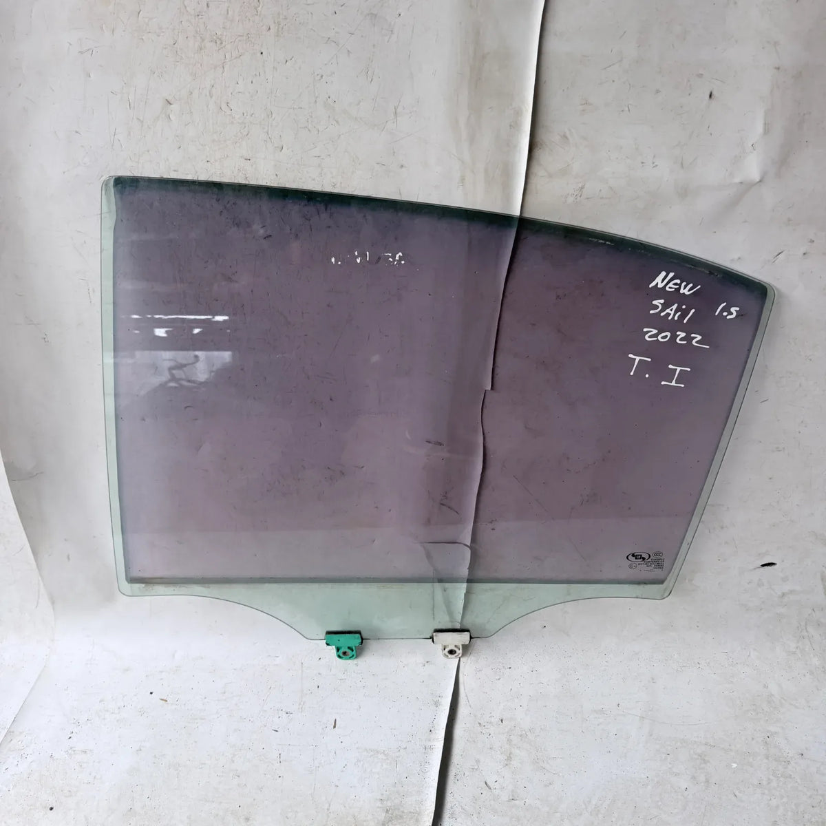 Vidrio puerta TRA-IZQ Chevrolet sail 2022 - 1.5 4x2 Bencina Mecánico