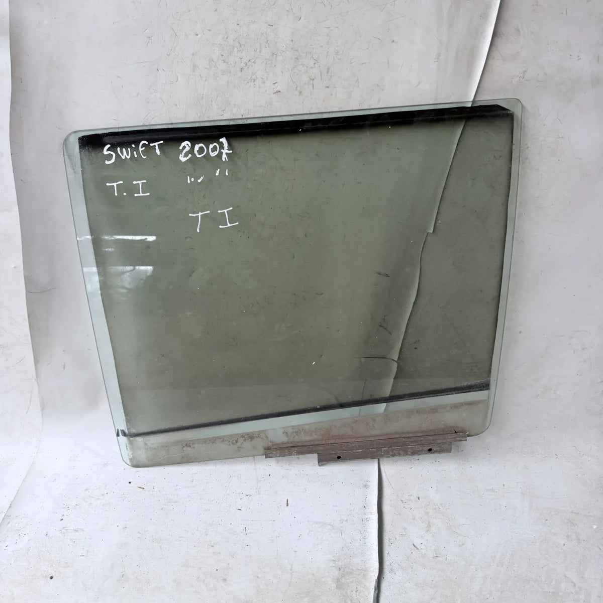 Vidrio puerta TRA-IZQ Suzuki Swift 2007 - 4x2 Bencina Mecánico