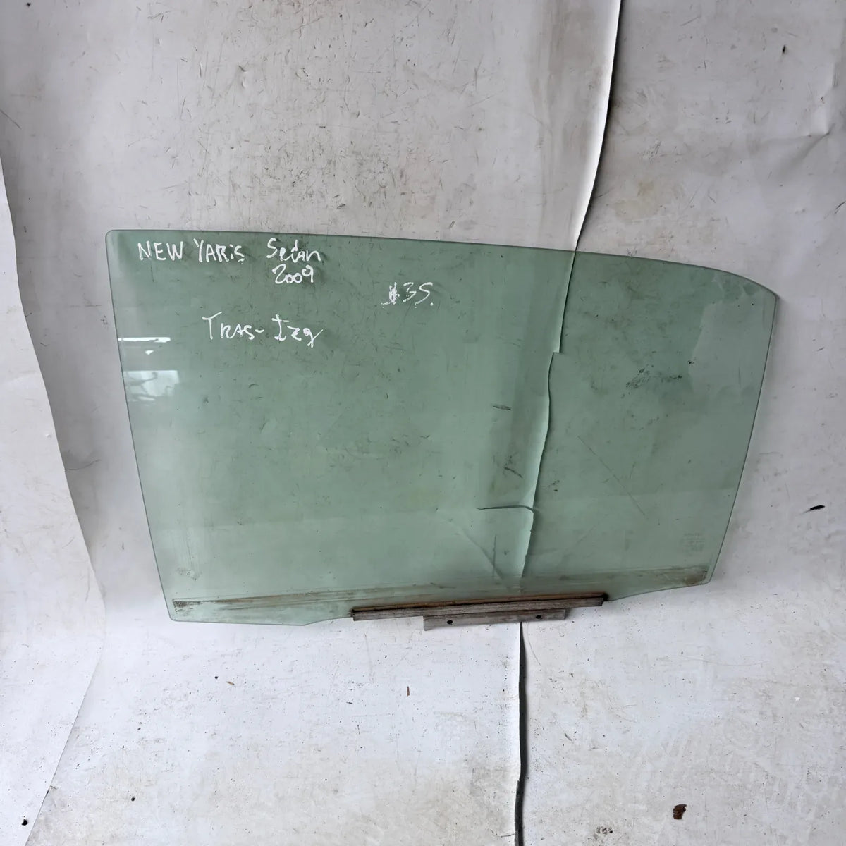 Vidrio puerta TRA-IZQ Toyota New Yaris 2009 - 4x2 Bencina Mecánico