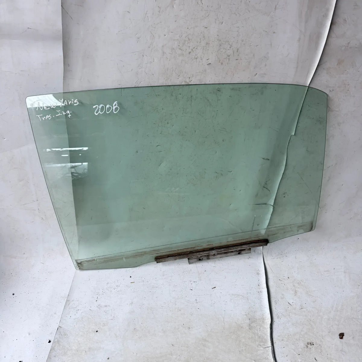 Vidrio puerta TRA-IZQ Toyota New Yaris 2008 - 4x2 Bencina Mecánico