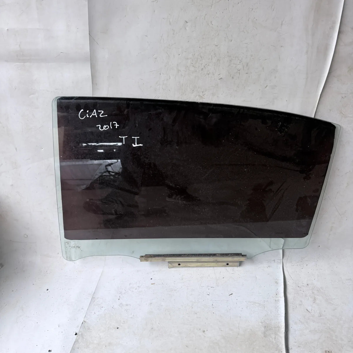 Vidrio puerta TRA-IZQ Suzuki Ciaz 2017 - 4x2 Bencina Mecánico