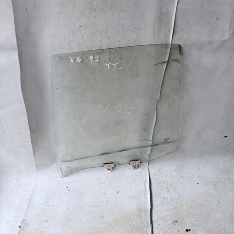 Vidrio puerta TRA-IZQ Nissan V16 1997 - 4x2 Bencina Mecánico