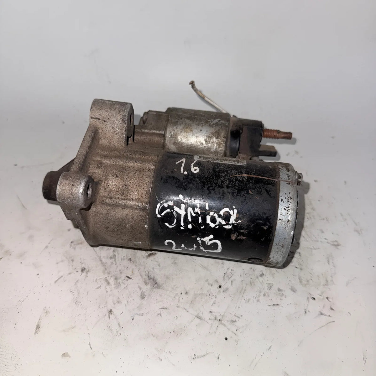 Motor de partida (Arranque) Renault Symbol 2015 - 1.6 4x2 Bencina Mecánico