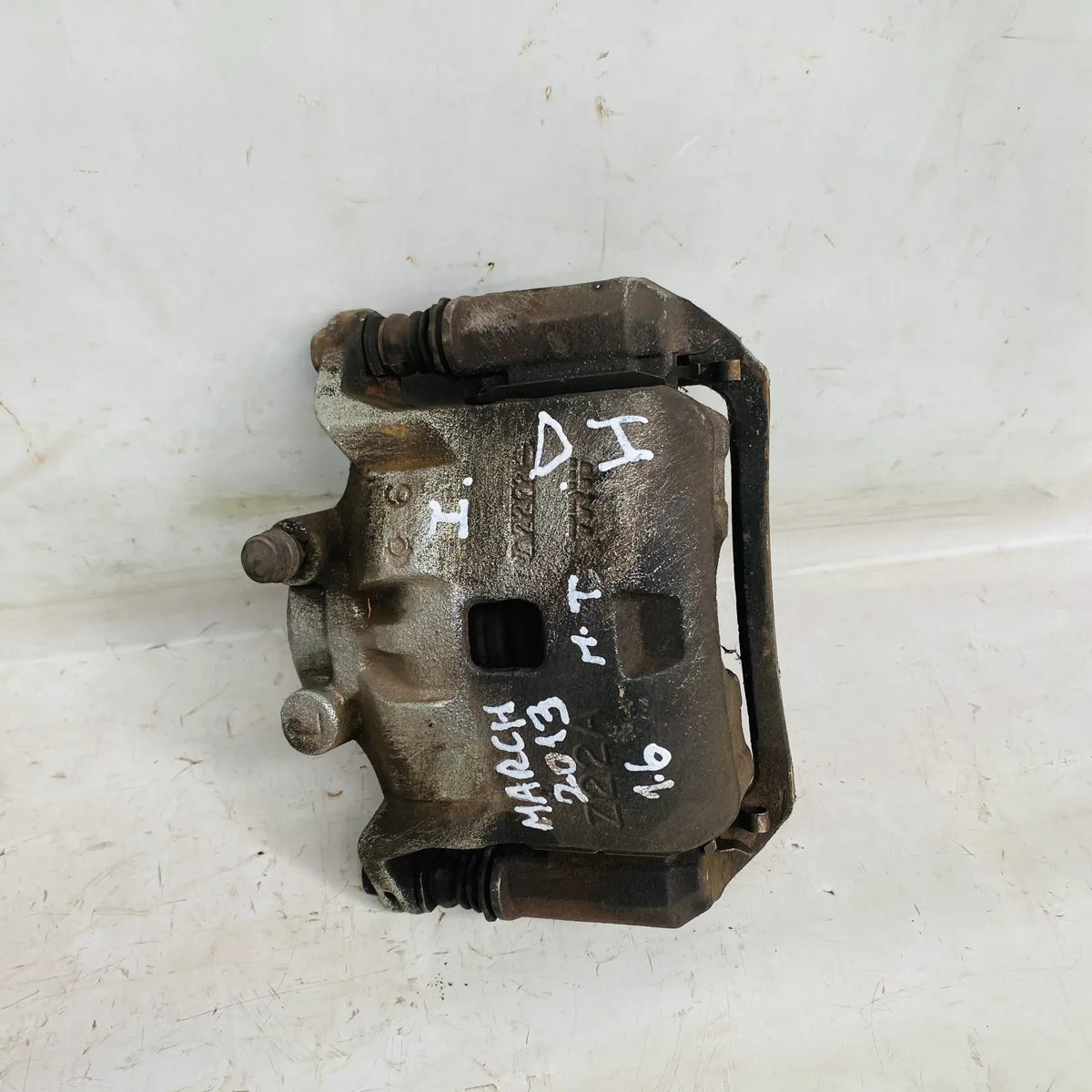 CALIPER DEL-IZQ Nissan March 2013 - 1.6 4x2 Bencina Mecánico