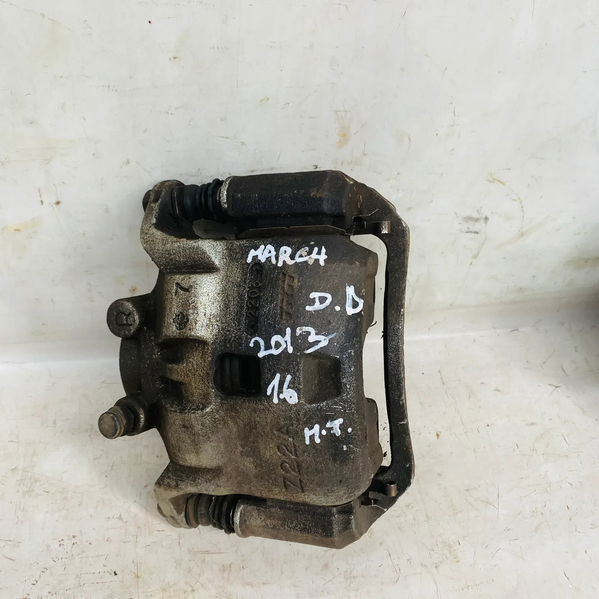 CALIPER DEL-DER Nissan March 2013 - 1.6 4x2 Bencina Mecánico