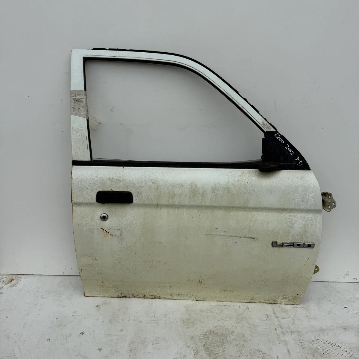 Puerta lata DELANTERA DERECHA Mitsubishi L200 2002 - 4x2 Bencina Mecánico