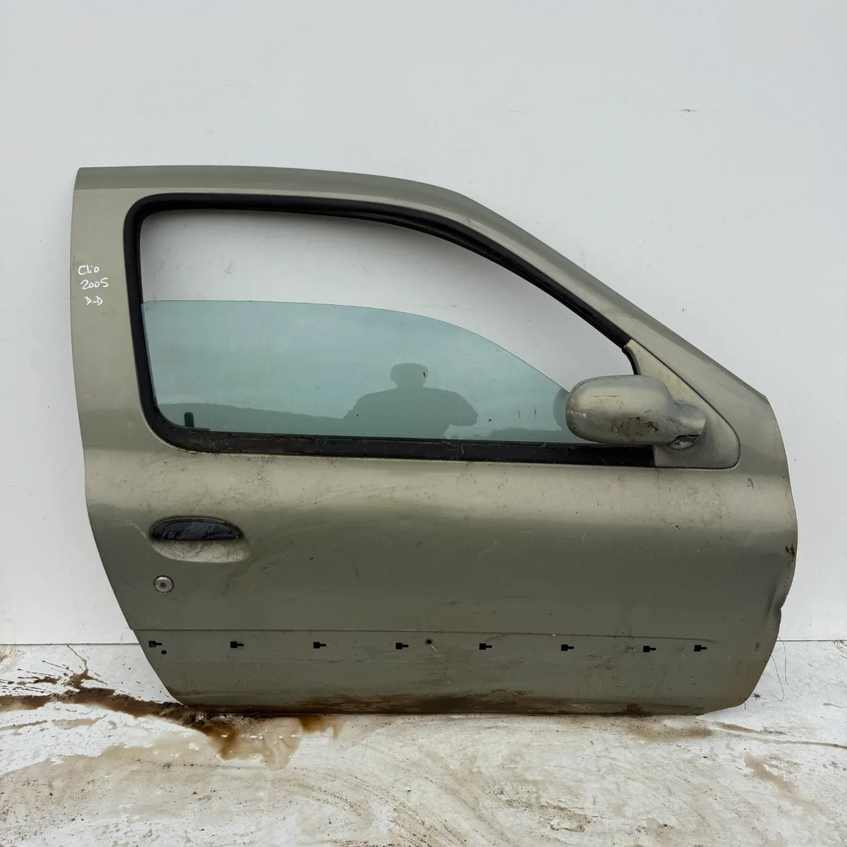 Puerta lata DELANTERA DERECHA Renault Clio 2005 - 4x2 Bencina Mecánico