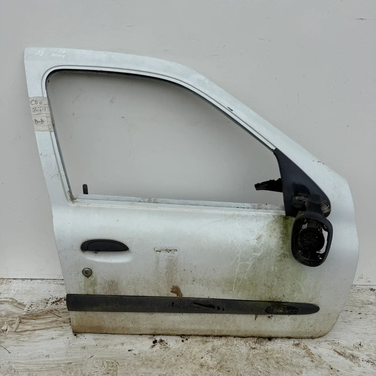 Puerta lata DELANTERA DERECHA Renault Clio 2004 - 4x2 Bencina Mecánico