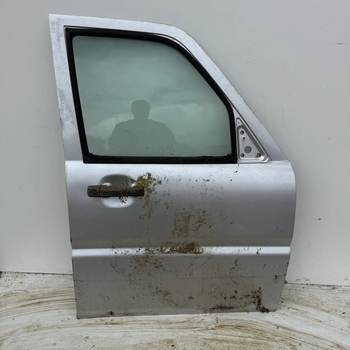 Puerta lata DELANTERA DERECHA Mahindra Pickup 2014 - 4x2 Bencina Mecánico