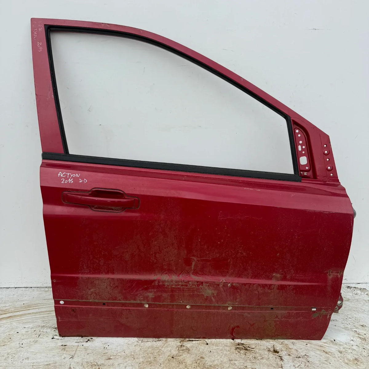 Puerta lata DELANTERA DERECHA Ssangyong Actyon 2015 - 4x2 Bencina Mecánico