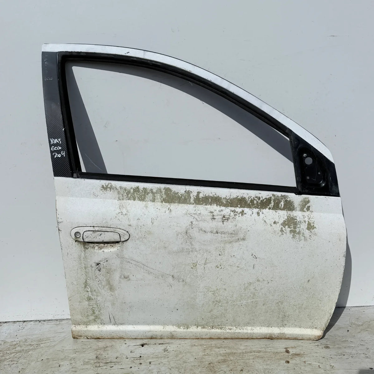 Puerta lata DELANTERA DERECHA Toyota Yaris Ecco 2004 - 4x2 Bencina Mecánico