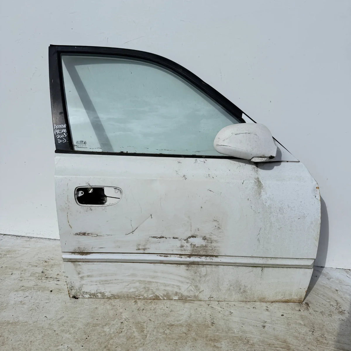 Puerta lata DELANTERA DERECHA Hyundai Accent Prime 2003 - 4x2 Bencina Mecánico