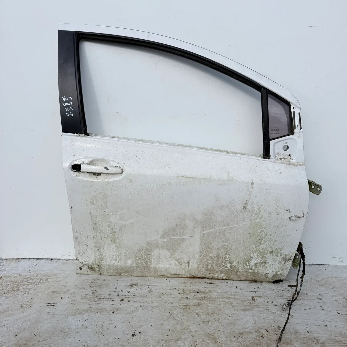 Puerta lata DELANTERA DERECHA Toyota Yaris Sport 2010 - 4x2 Bencina Mecánico