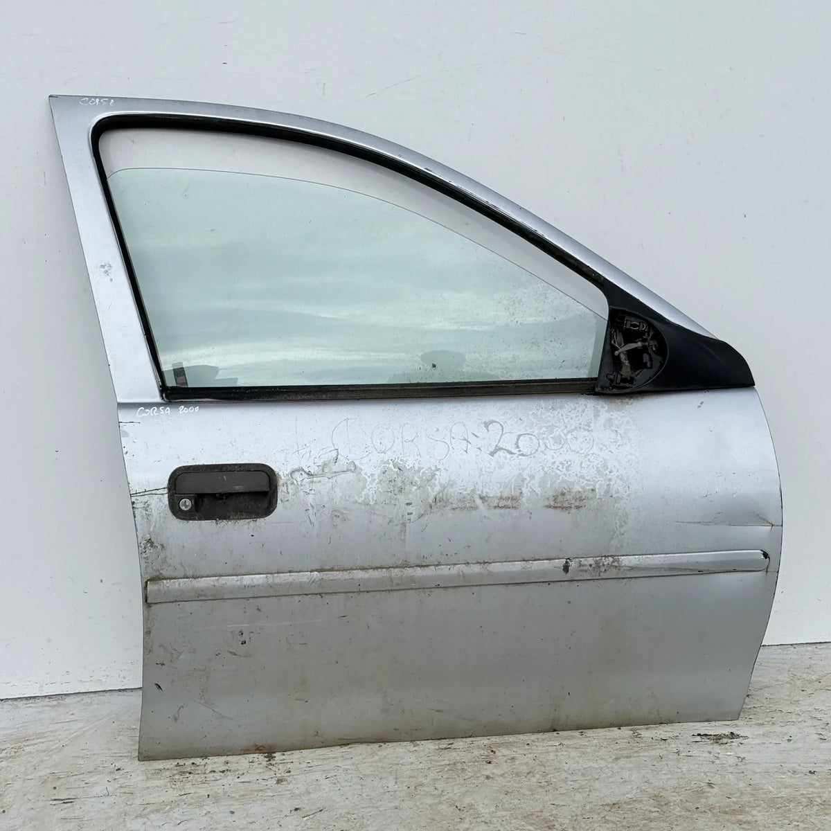 Puerta lata DELANTERA DERECHA Chevrolet CORSA 2000 - 4x2 Bencina Mecánico