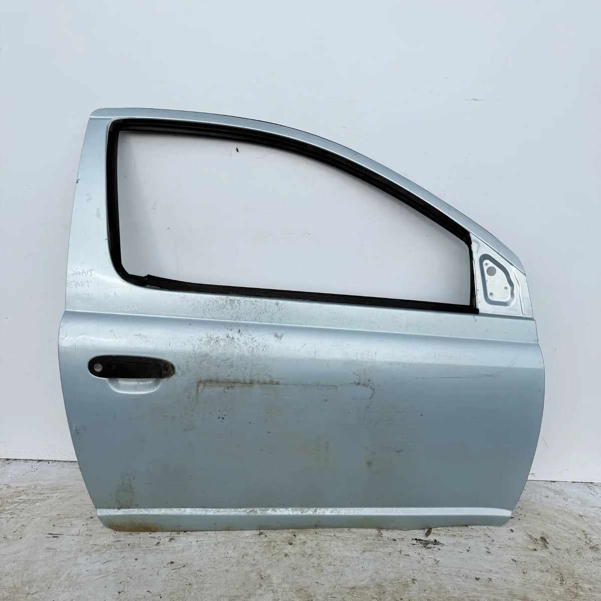 Puerta lata DELANTERA DERECHA Toyota Yaris Sport 2004 - 4x2 Bencina Mecánico