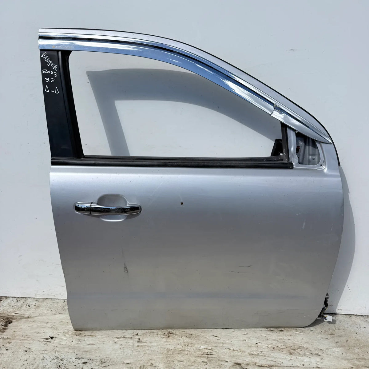 Puerta lata DELANTERA DERECHA Ford Ranger 2023 - 3.2 4x2 Bencina Mecánico