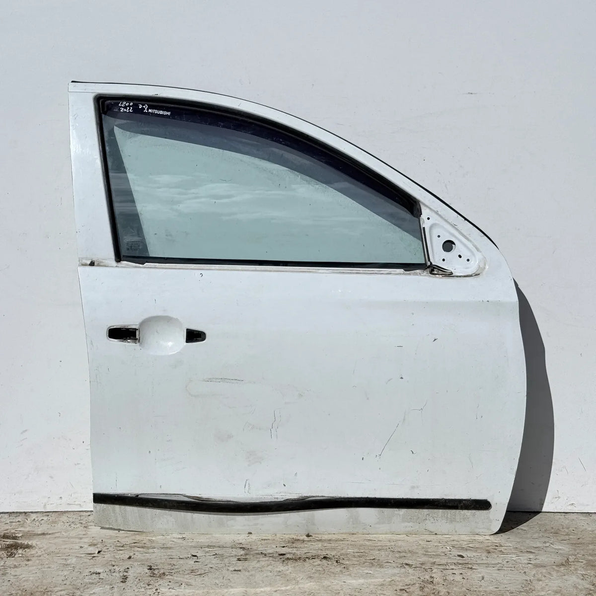 Puerta lata DELANTERA DERECHA Mitsubishi L200 2022 - 4x2 Bencina Mecánico