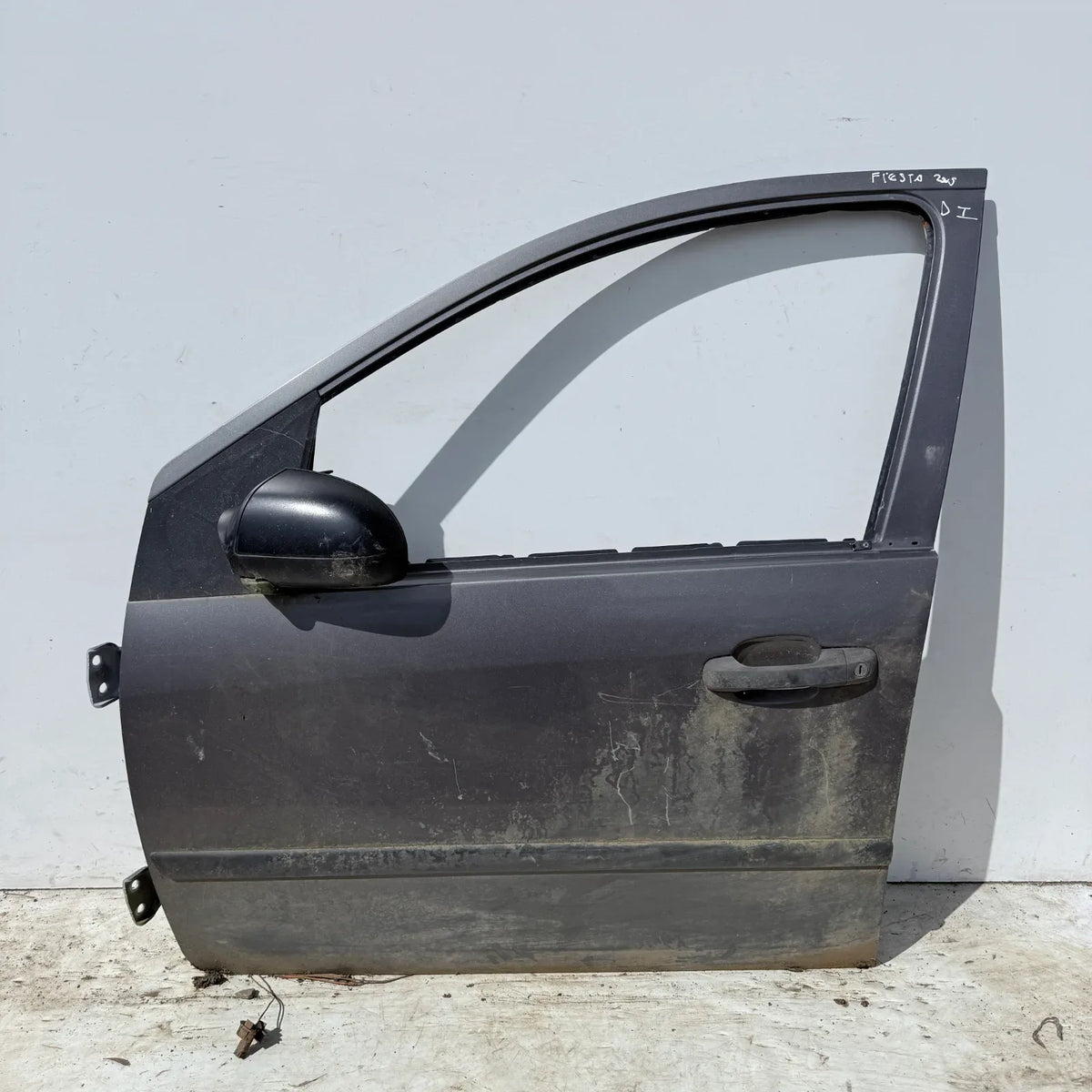 Puerta lata DELANTERA IZQUIERDA Ford Fiesta 2005 - 4x2 Bencina Mecánico