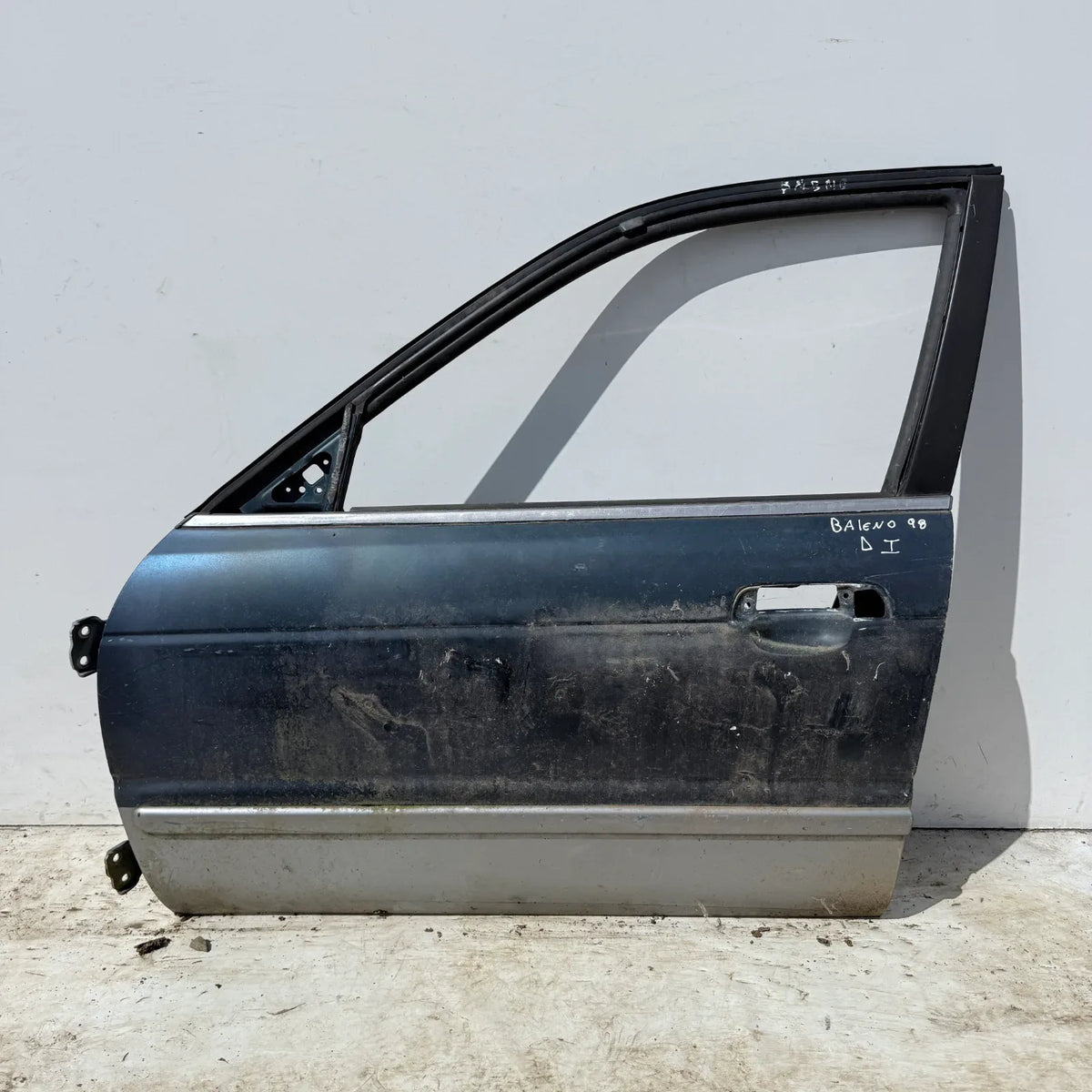 Puerta lata DELANTERA IZQUIERDA Suzuki Baleno 1998 - 4x2 Bencina Mecánico