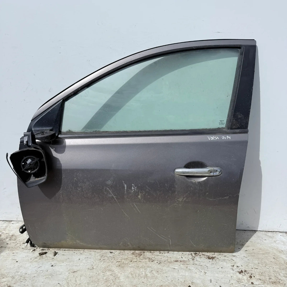 Puerta lata DELANTERA IZQUIERDA Nissan versa 2014 - 4x2 Bencina Mecánico