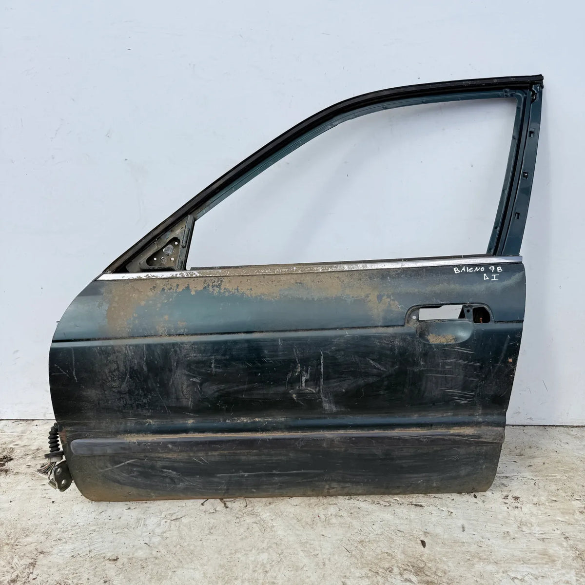 Puerta lata DELANTERA IZQUIERDA Suzuki Baleno 1998 - 4x2 Bencina Mecánico
