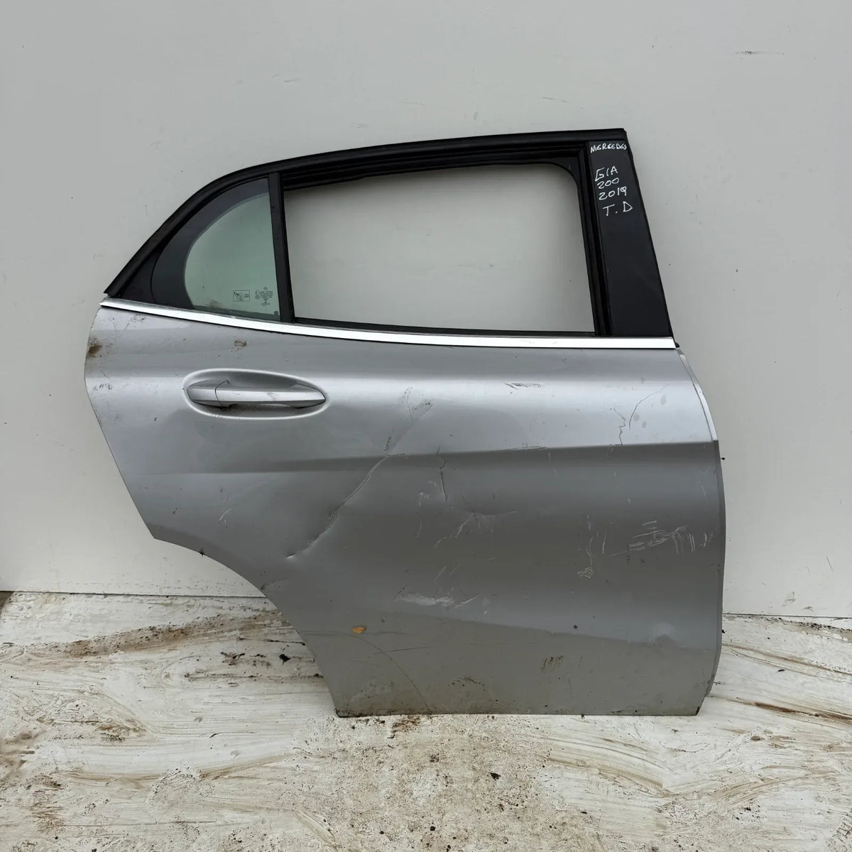 Puerta lata TRASERA DERECHA MERCEDES BENZ GLA200 2019 - 4x2 Bencina Mecánico