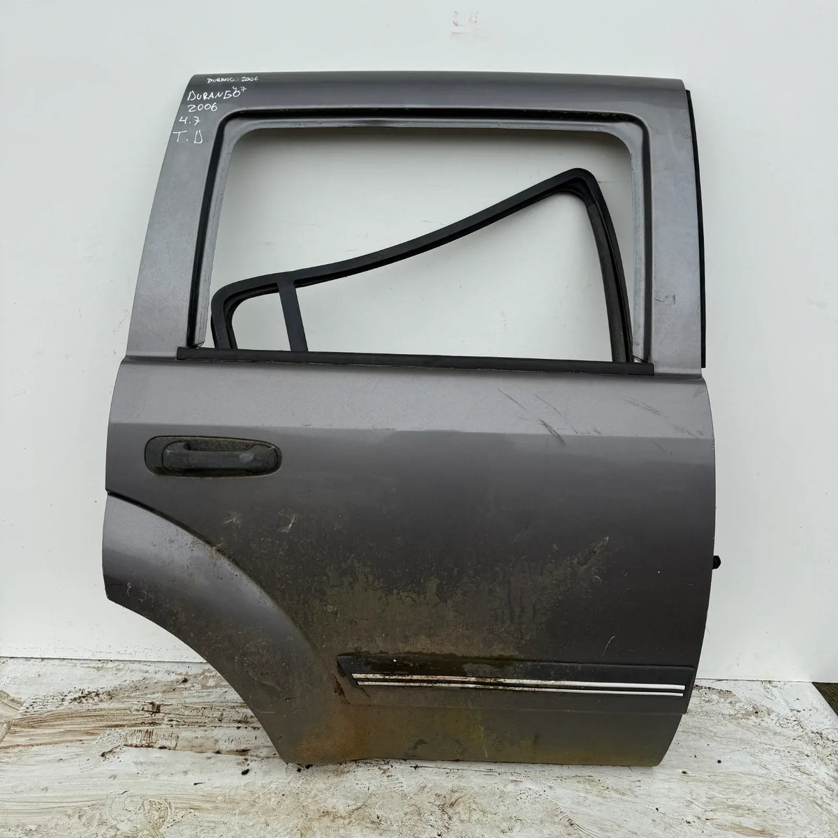 Puerta lata TRASERA DERECHA Dodge DURANGO 2006 - 4.7 4x2 Bencina Mecánico