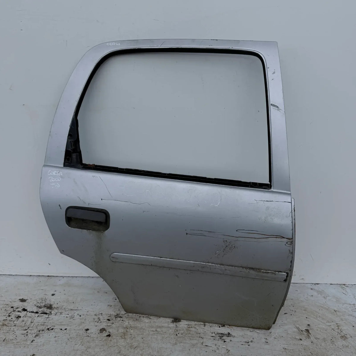 Puerta lata TRASERA DERECHA Chevrolet CORSA 2000 - 4x2 Bencina Mecánico