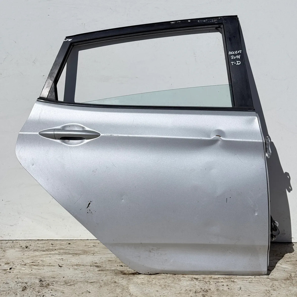 Puerta lata TRASERA DERECHA Hyundai Accent 2014 - 4x2 Bencina Mecánico