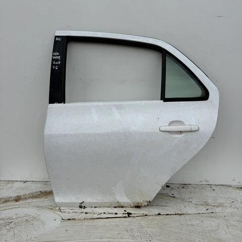 Puerta lata TRASERA IZQUIERDA Toyota New Yaris 2008 - 4x2 Bencina Mecánico