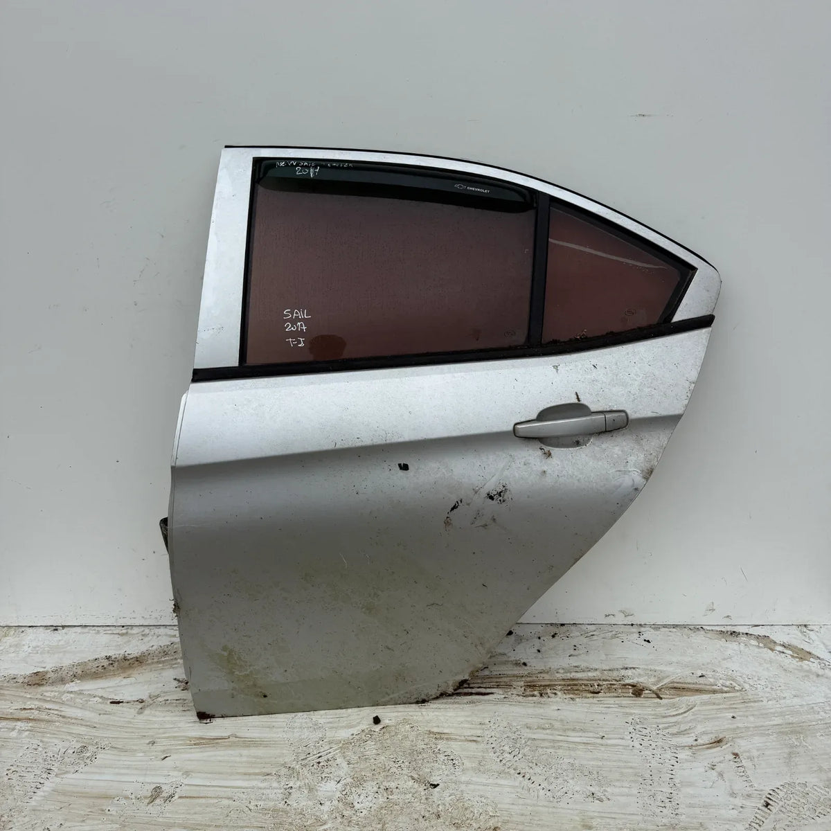 Puerta lata TRASERA IZQUIERDA Chevrolet sail 2017 - 4x2 Bencina Mecánico