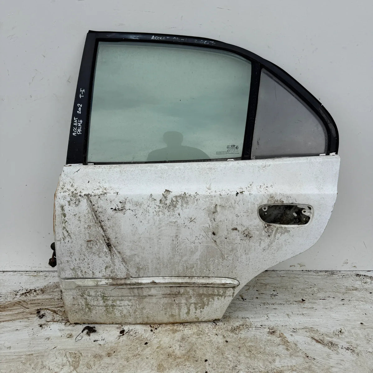 Puerta lata TRASERA IZQUIERDA Hyundai Accent 2002 - 4x2 Bencina Mecánico