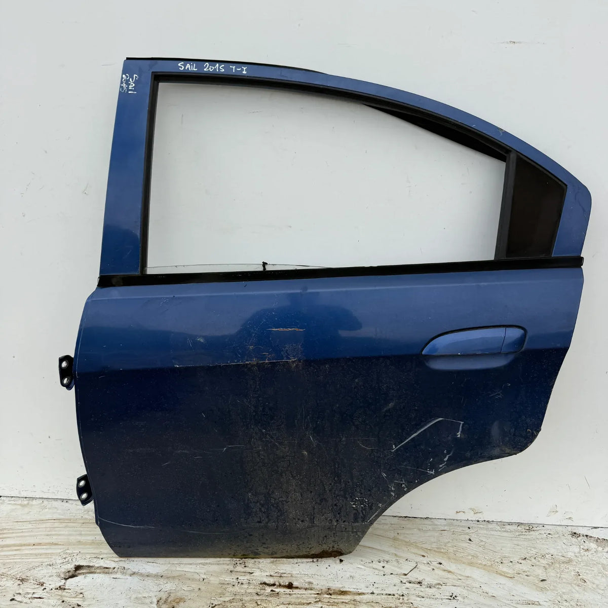 Puerta lata TRASERA IZQUIERDA Chevrolet sail 2015 - 4x2 Bencina Mecánico