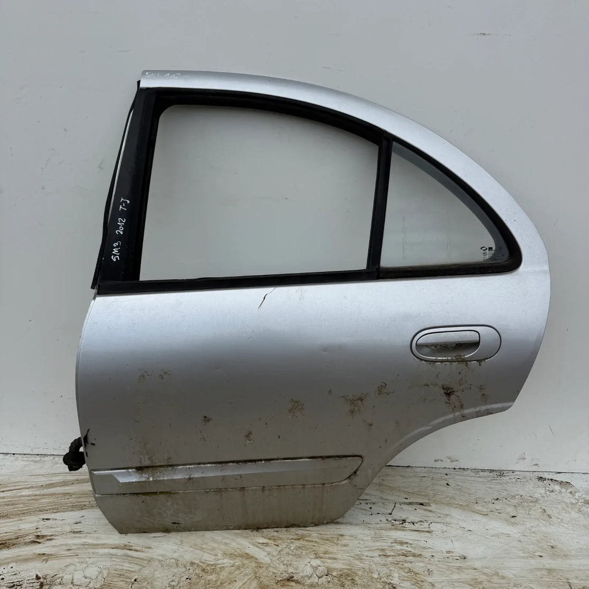 Puerta lata TRASERA IZQUIERDA SAMSUNG SM3 2012 - 4x2 Bencina Mecánico