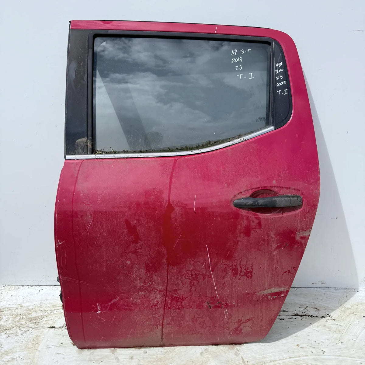 Puerta lata TRASERA IZQUIERDA Nissan NP300 2019 - 2.3 4x2 Bencina Mecánico