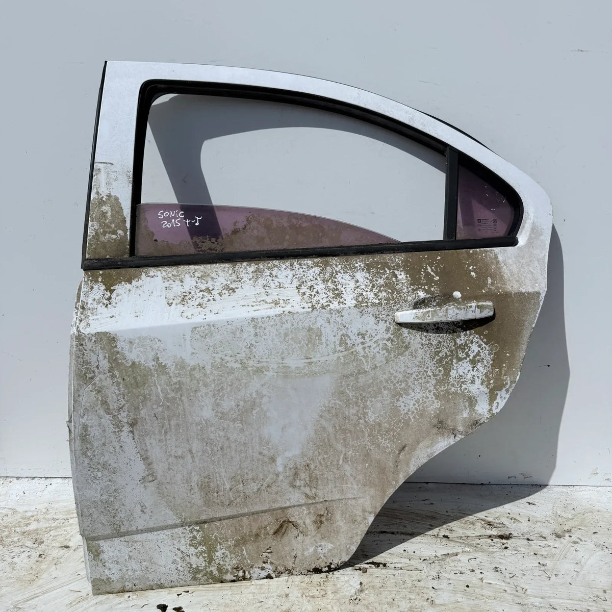 Puerta lata TRASERA IZQUIERDA Chevrolet Sonic 2015 - 4x2 Bencina Mecánico
