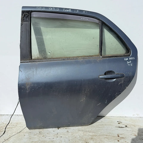 Puerta lata TRASERA IZQUIERDA Toyota New Yaris 2008 - 4x2 Bencina Mecánico