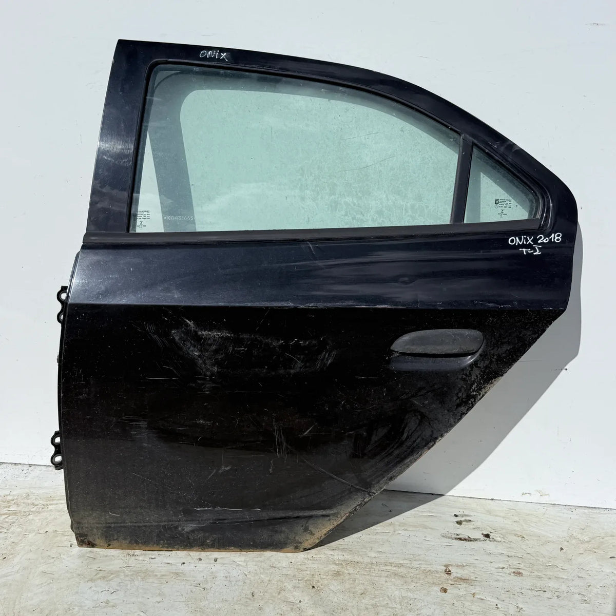 Puerta lata TRASERA IZQUIERDA Chevrolet ONIX 2018 - 4x2 Bencina Mecánico