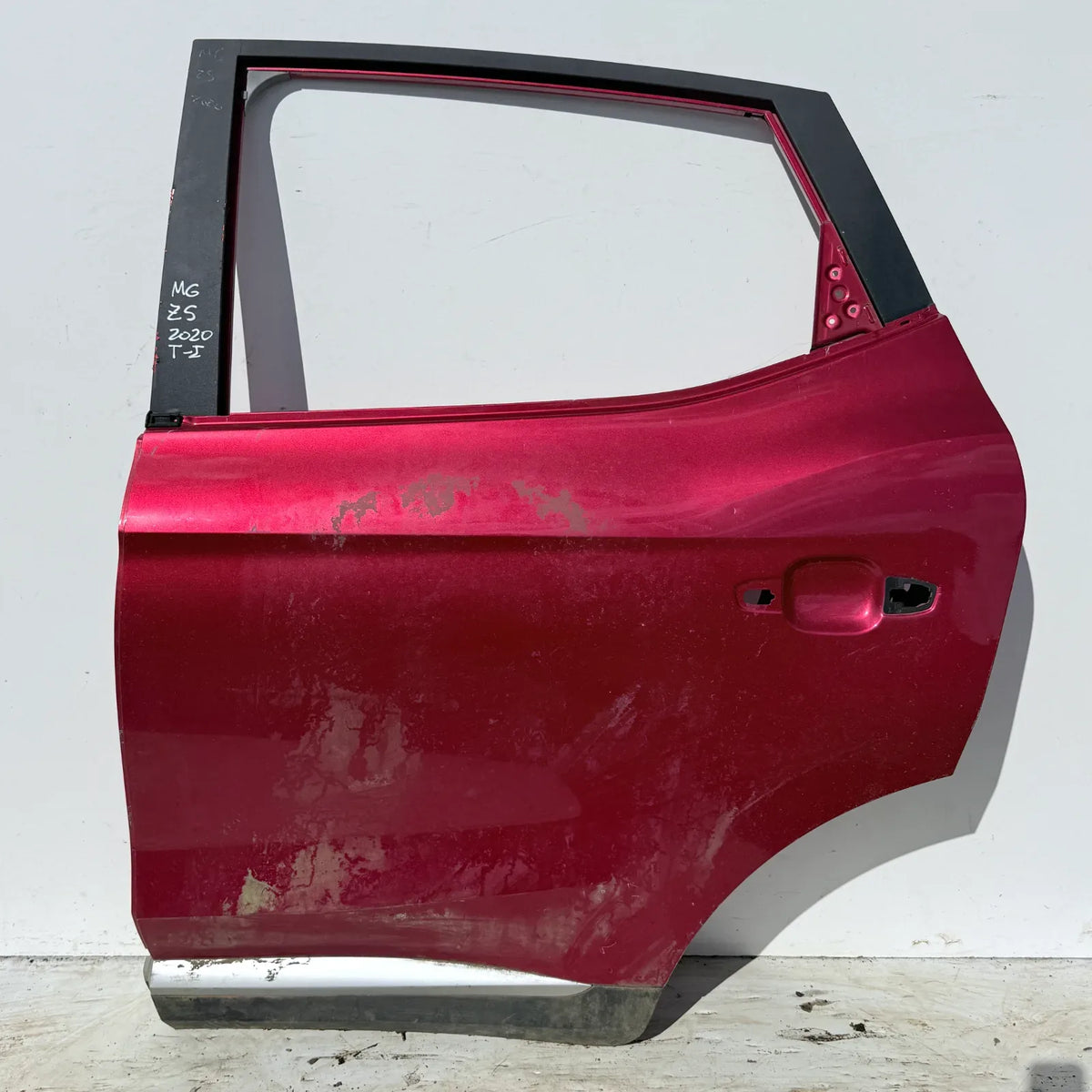 Puerta lata TRASERA IZQUIERDA Mg Zs 2020 - 4x2 Bencina Mecánico