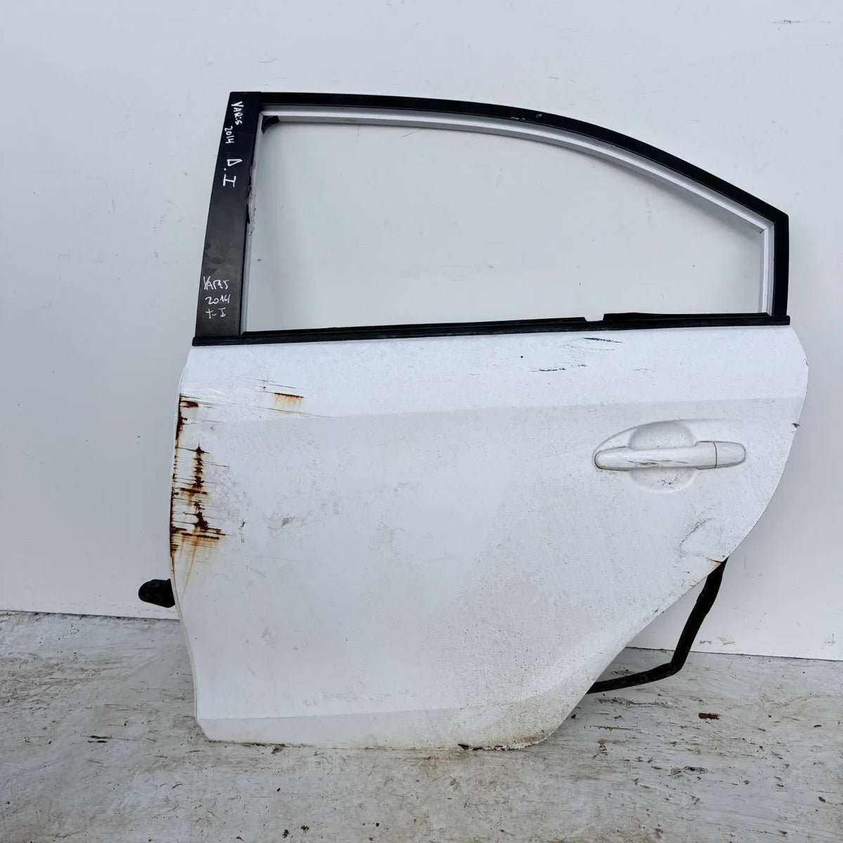Puerta lata TRASERA IZQUIERDA Toyota Yaris 2014 - 4x2 Bencina Mecánico
