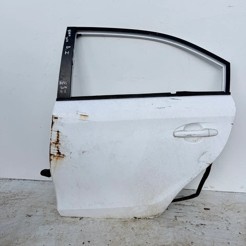 Puerta lata TRASERA IZQUIERDA Toyota Yaris 2014 - 4x2 Bencina Mecánico